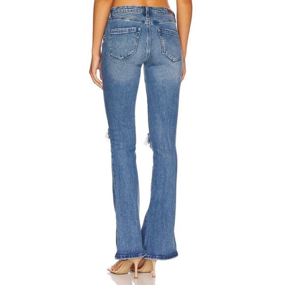 BLANKNYC 'Hoyt' Mini Boot Cut Jeans in Home Sweet 337/346 - Picture 4 of 16